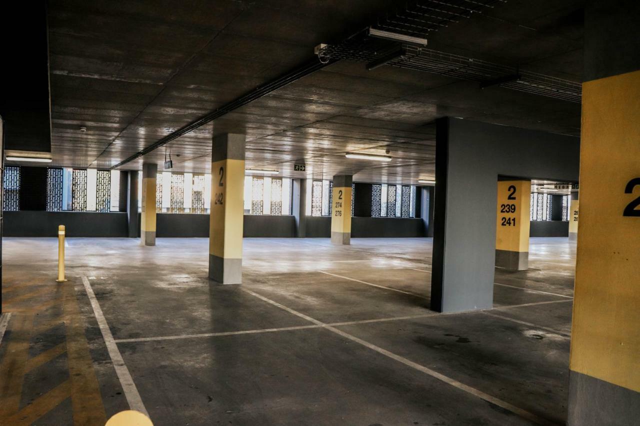 Wex1 - Modern, Iconic, Pool, Gym, Wifi, Secure Parking Apartman Fokváros Kültér fotó