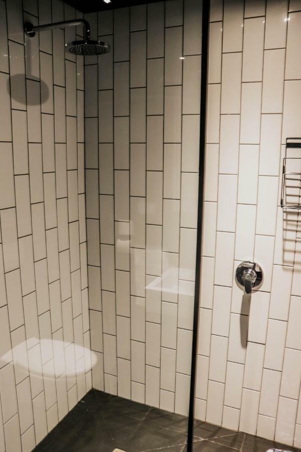 Wex1 - Modern, Iconic, Pool, Gym, Wifi, Secure Parking Apartman Fokváros Kültér fotó