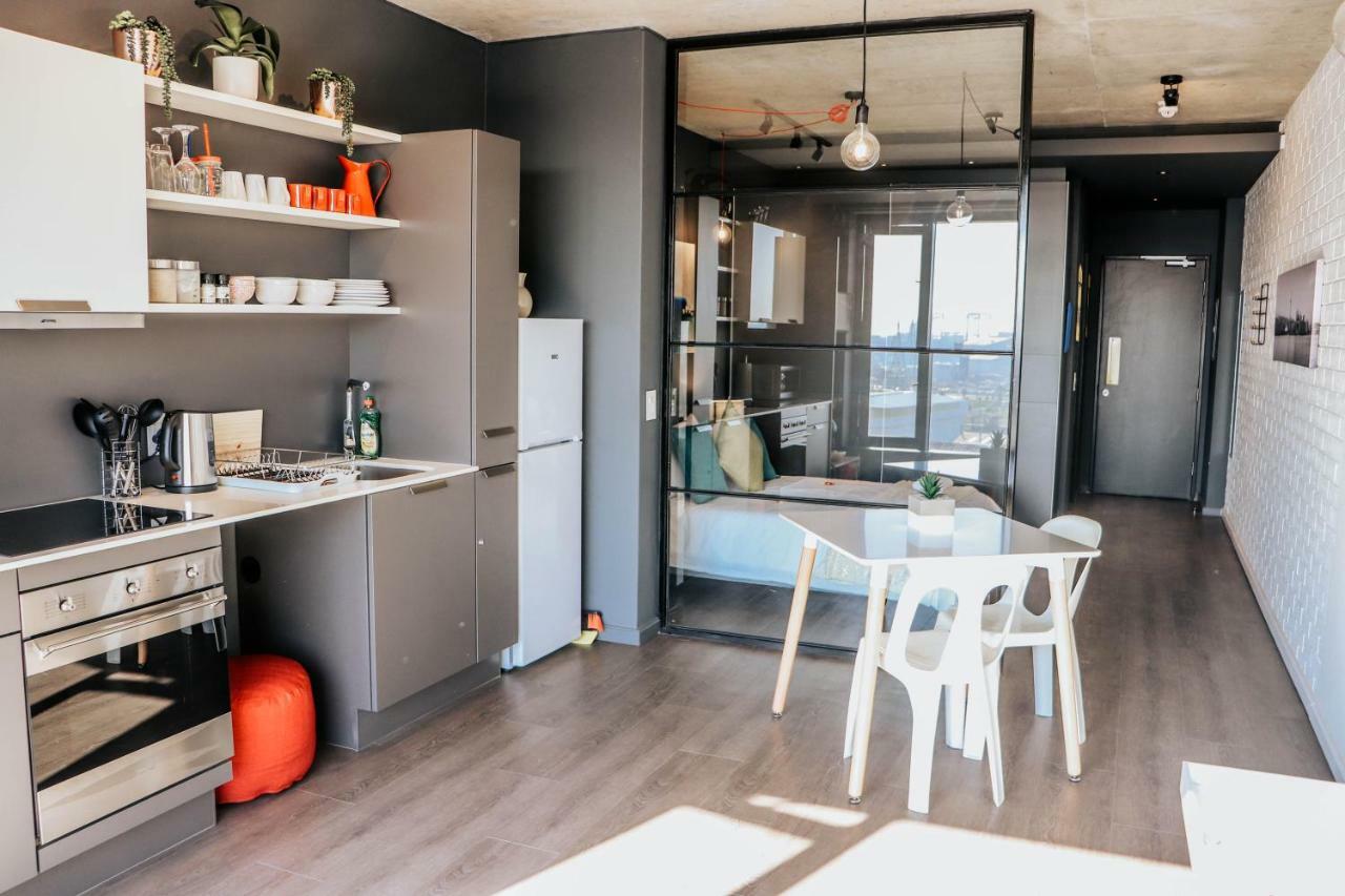 Wex1 - Modern, Iconic, Pool, Gym, Wifi, Secure Parking Apartman Fokváros Kültér fotó