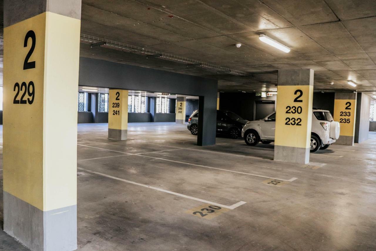 Wex1 - Modern, Iconic, Pool, Gym, Wifi, Secure Parking Apartman Fokváros Kültér fotó