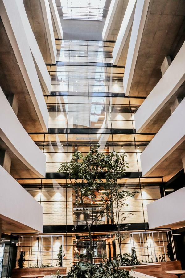 Wex1 - Modern, Iconic, Pool, Gym, Wifi, Secure Parking Apartman Fokváros Kültér fotó